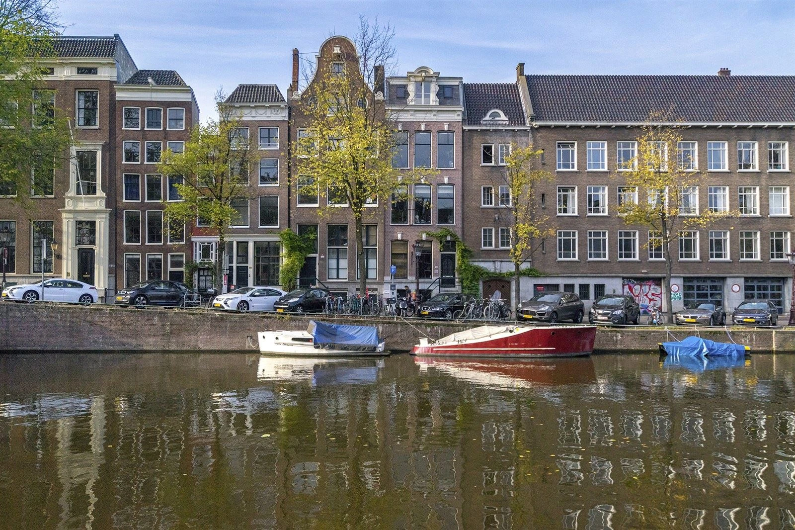 Our headquarters: a historic house on the Singel canal in Amsterdam